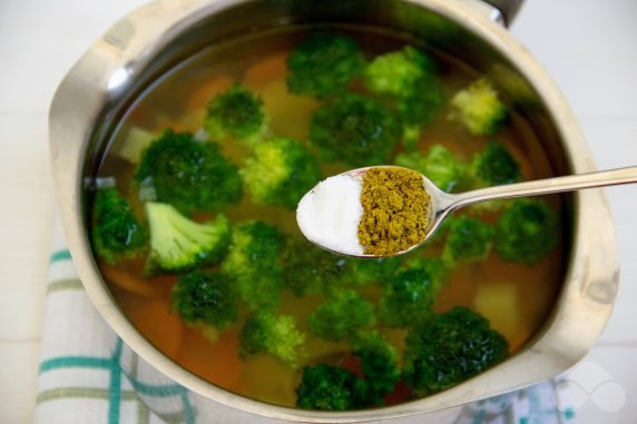 Овощной суп с брокколи и морковью – фото приготовления рецепта, шаг 4