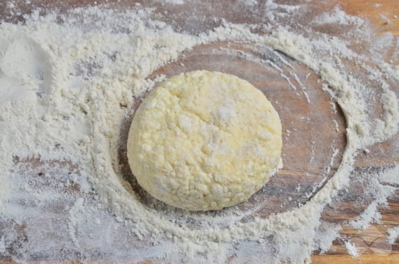 Сырники из зернистого творога – фото приготовления рецепта, шаг 2