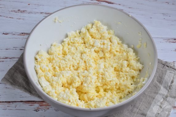 Сырники на рисовой муке без сахара – фото приготовления рецепта, шаг 1