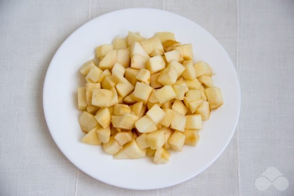Шарлотка из творога и яблок – фото приготовления рецепта, шаг 4