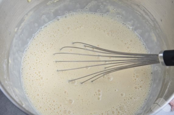 Медовые блины на молоке – фото приготовления рецепта, шаг 4