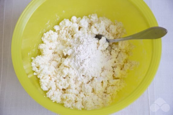 Сырники из домашнего творога – фото приготовления рецепта, шаг 2
