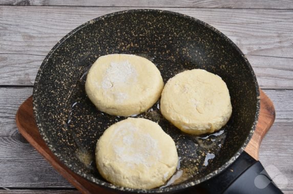 Сырники со сливочным маслом – фото приготовления рецепта, шаг 3