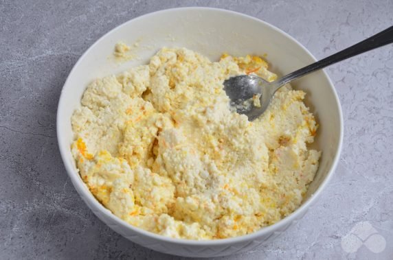 Сырники с апельсиновой цедрой – фото приготовления рецепта, шаг 2