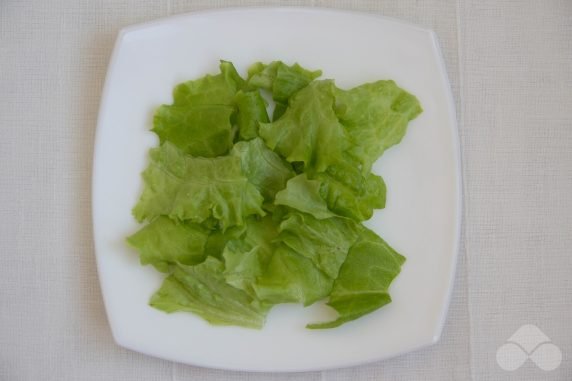 Греческий салат с болгарским перцем, фетой и оливками – фото приготовления рецепта, шаг 2