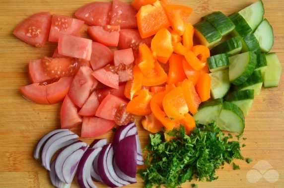 Греческий салат по-домашнему – фото приготовления рецепта, шаг 1