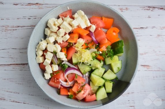 Греческий салат по-домашнему – фото приготовления рецепта, шаг 2