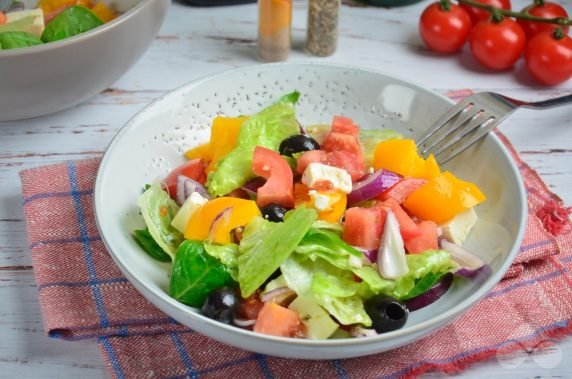 Греческий салат без огурцов – фото приготовления рецепта, шаг 4