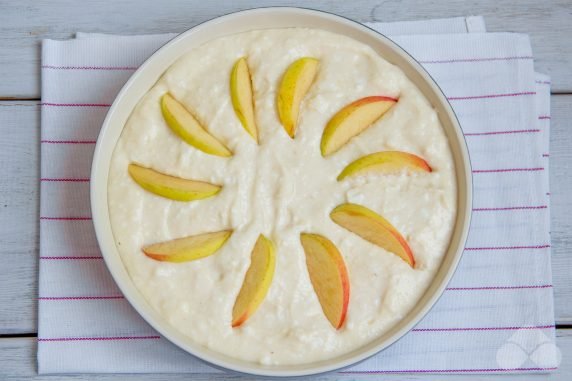 Творожная запеканка с яблоками – фото приготовления рецепта, шаг 7