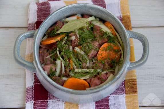 Говядина с морковью в горшочках – фото приготовления рецепта, шаг 2