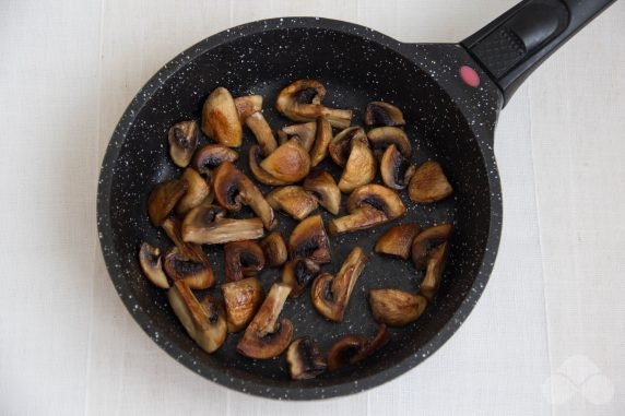 Овощное рагу с охотничьими колбасками в горшочках – фото приготовления рецепта, шаг 4