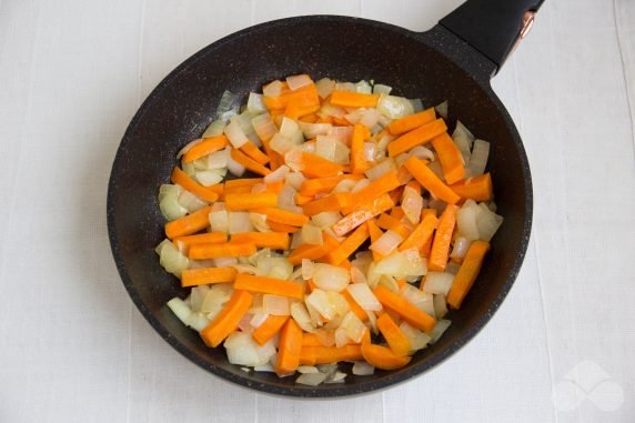 Телятина, тушенная с морковью и луком – фото приготовления рецепта, шаг 2