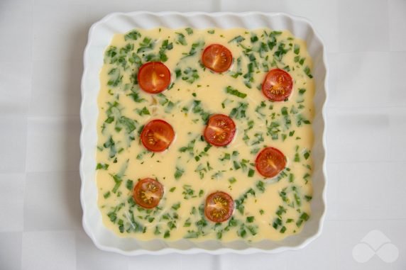 Омлет с помидорами и сыром в духовке – фото приготовления рецепта, шаг 4
