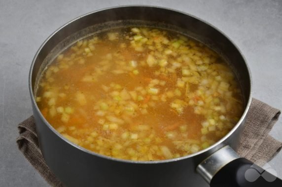 Куриный суп с картошкой и рисом – фото приготовления рецепта, шаг 4