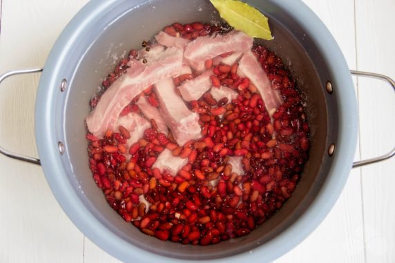 Суп со свиными ребрышками и фасолью – фото приготовления рецепта, шаг 3
