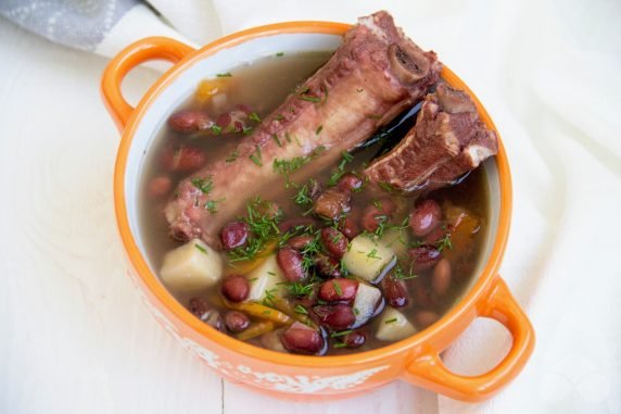 Суп со свиными ребрышками и фасолью – фото приготовления рецепта, шаг 7