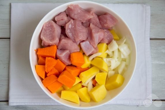 Рагу из индейки, картофеля и тыквы в духовке – фото приготовления рецепта, шаг 3