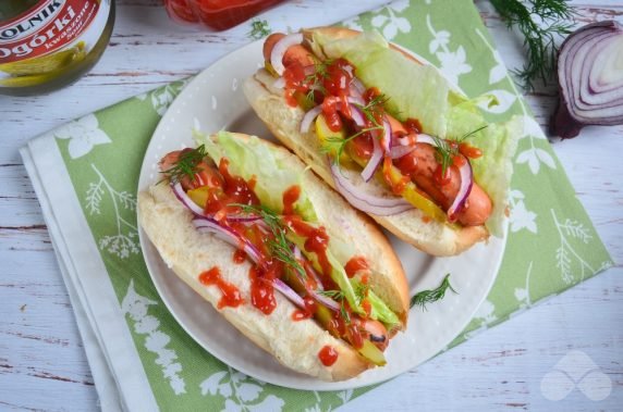 Хот-дог с куриной сосиской и овощами – фото приготовления рецепта, шаг 4