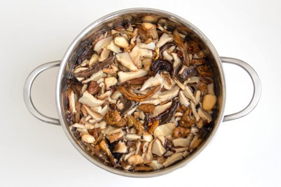 Суп-пюре из сушеных грибов – фото приготовления рецепта, шаг 1