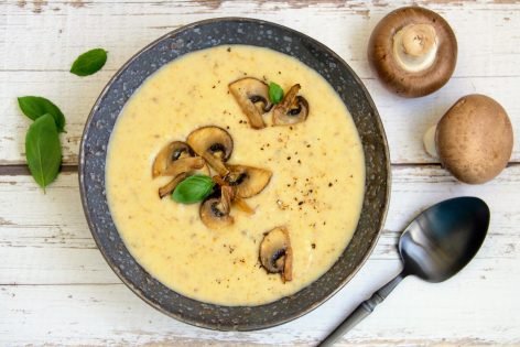 Овощной суп-пюре с шампиньонами и плавленым сыром