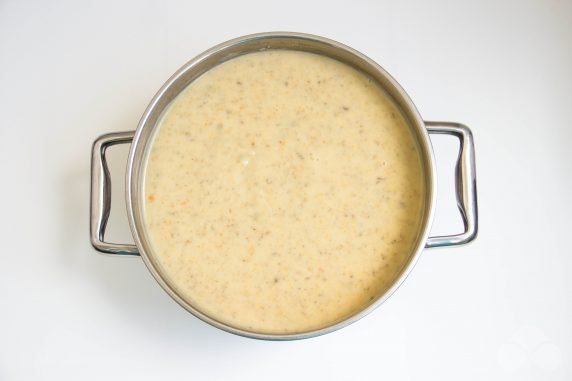Овощной суп-пюре с шампиньонами и плавленым сыром – фото приготовления рецепта, шаг 4