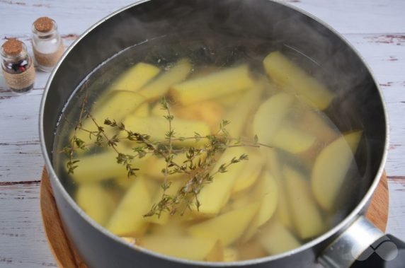 Картофель по-деревенски из вареной картошки – фото приготовления рецепта, шаг 2