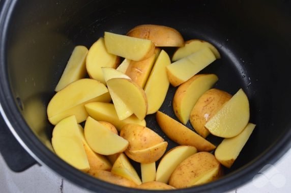 Картофель по-деревенски в мультиварке – фото приготовления рецепта, шаг 3