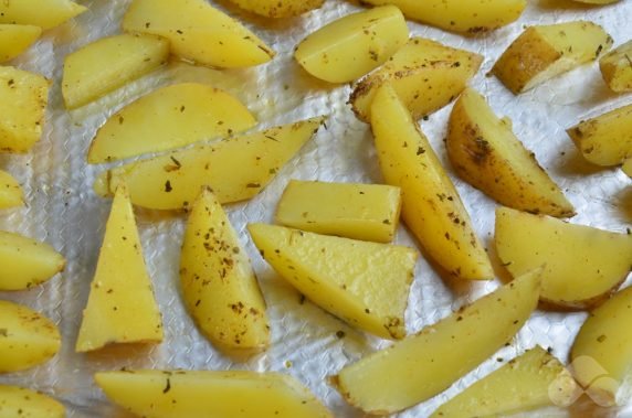 Картофель по-деревенски с пармезаном – фото приготовления рецепта, шаг 3