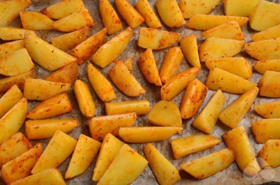 Картофель по-деревенски с чесноком – фото приготовления рецепта, шаг 4