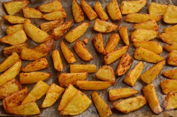 Картофель по-деревенски с чесноком – фото приготовления рецепта, шаг 5