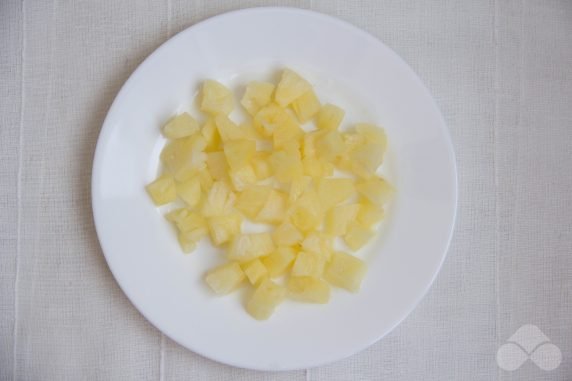 Фруктовый салат с ананасом, мандаринами и маршмеллоу – фото приготовления рецепта, шаг 3
