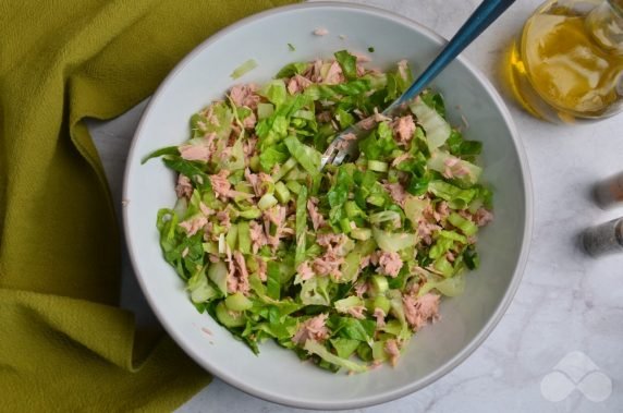 Диетический салат с сельдереем и тунцом – фото приготовления рецепта, шаг 2