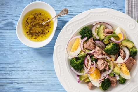 Салат с тунцом и брокколи