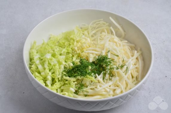 Капустный салат с зеленью – фото приготовления рецепта, шаг 1