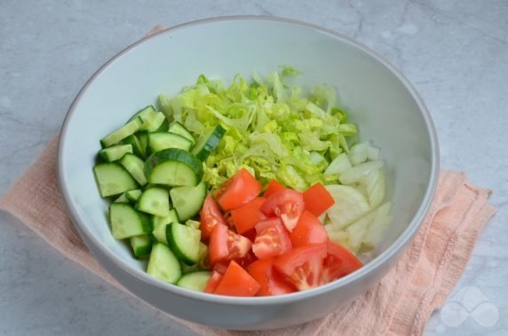 Деревенский салат из пекинской капусты – фото приготовления рецепта, шаг 1