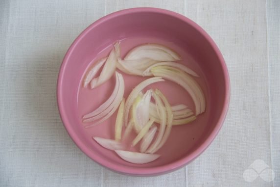 Салат из пекинской капусты с луком – фото приготовления рецепта, шаг 1
