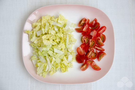 Салат с пекинской капустой и консервированным горошком – фото приготовления рецепта, шаг 1