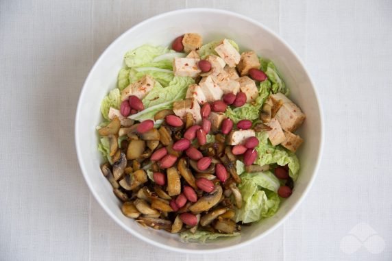 Салат с тофу, грибами и пекинской капустой – фото приготовления рецепта, шаг 3