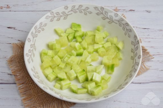 Салат из пекинской капусты с фетой – фото приготовления рецепта, шаг 1