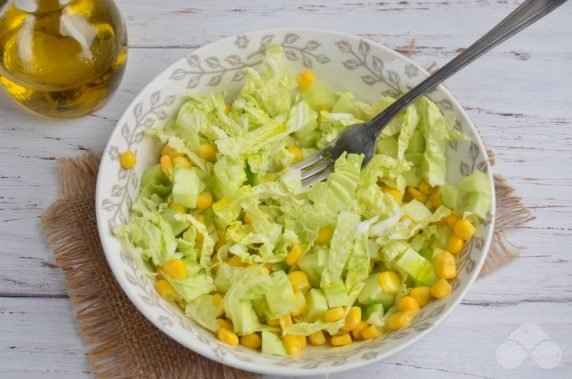 Салат из пекинской капусты с фетой – фото приготовления рецепта, шаг 2