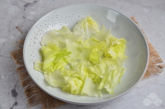 Салат с копченой скумбрией и овощами – фото приготовления рецепта, шаг 1