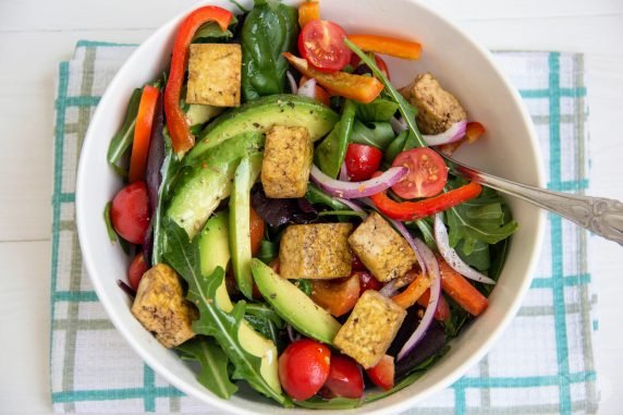 Салат с жареным тофу и овощами – фото приготовления рецепта, шаг 4