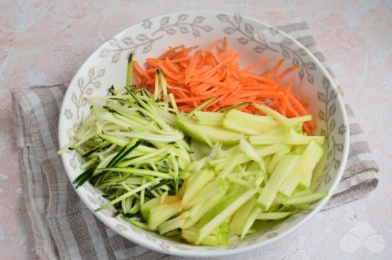 Корейский салат с цукини – фото приготовления рецепта, шаг 1