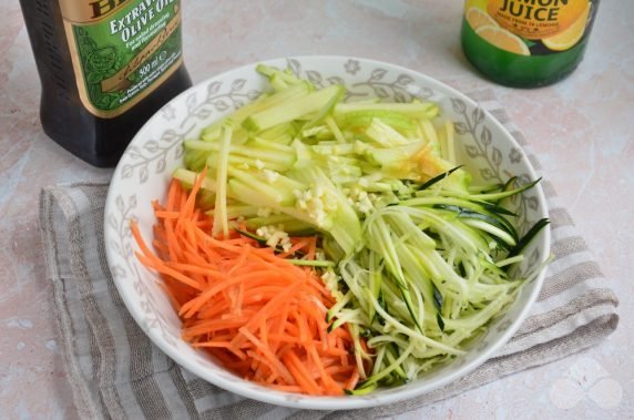 Корейский салат с цукини – фото приготовления рецепта, шаг 2