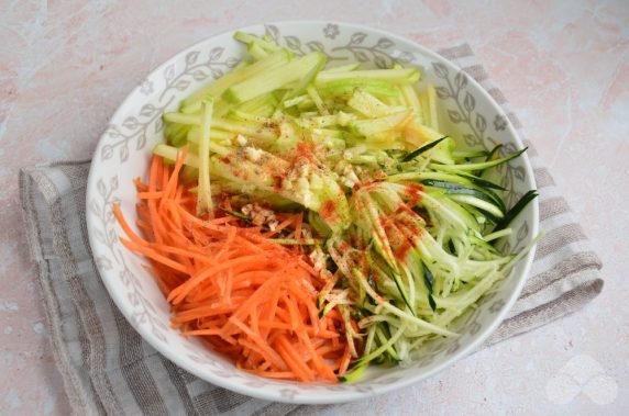 Корейский салат с цукини – фото приготовления рецепта, шаг 3