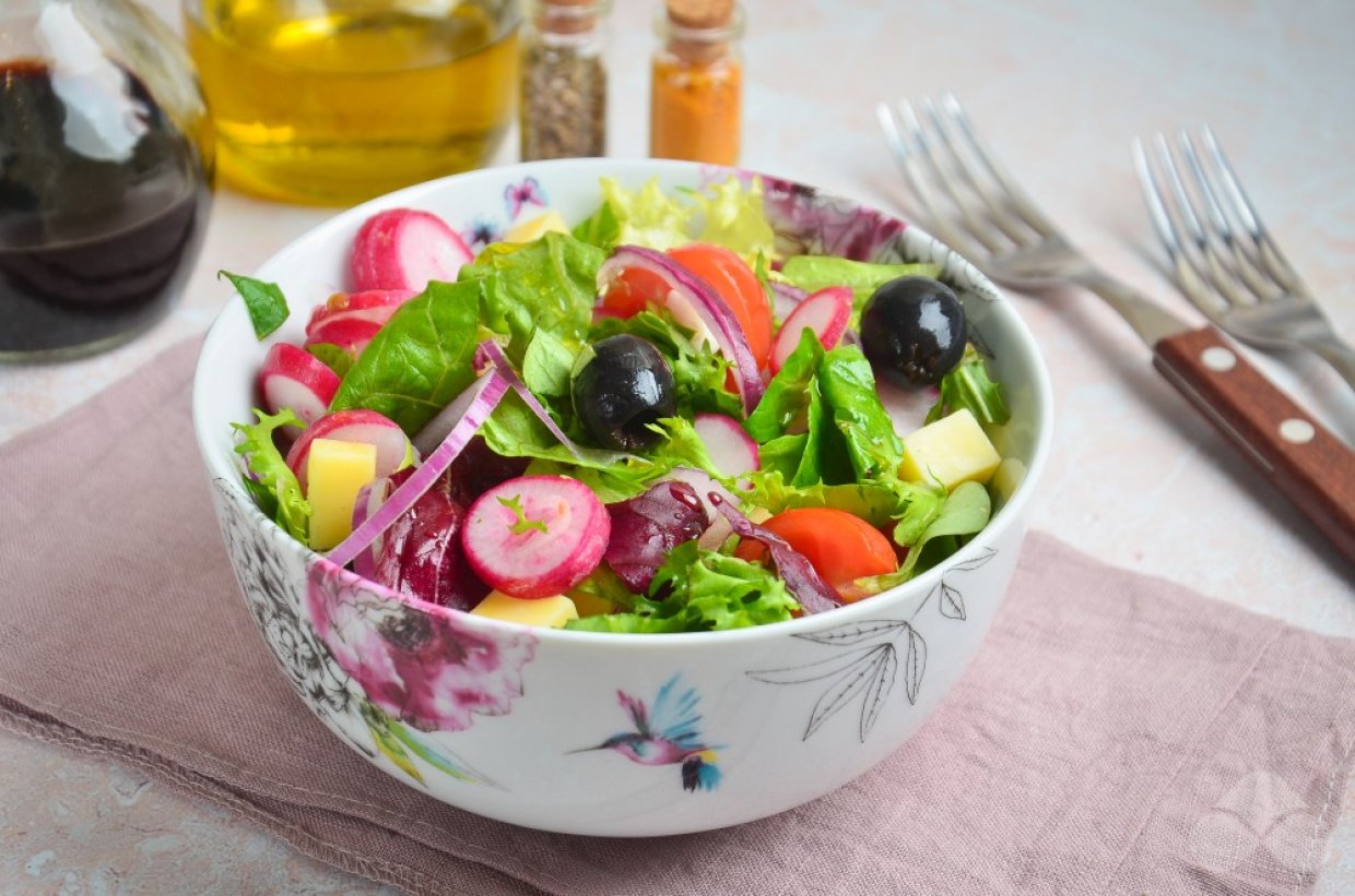 Овощной салат с сыром сиртаки и маслинами рецепт – Европейская кухня: Салаты. «Еда»
