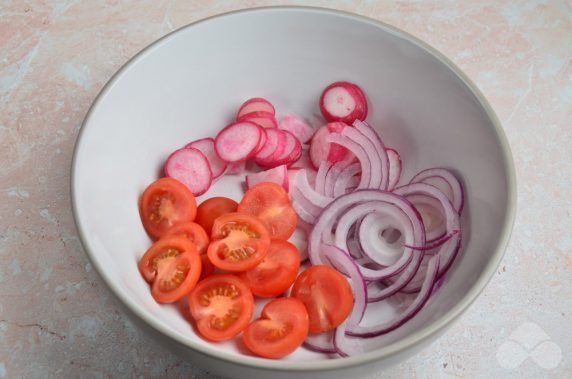 Овощной салат с твердым сыром – фото приготовления рецепта, шаг 1