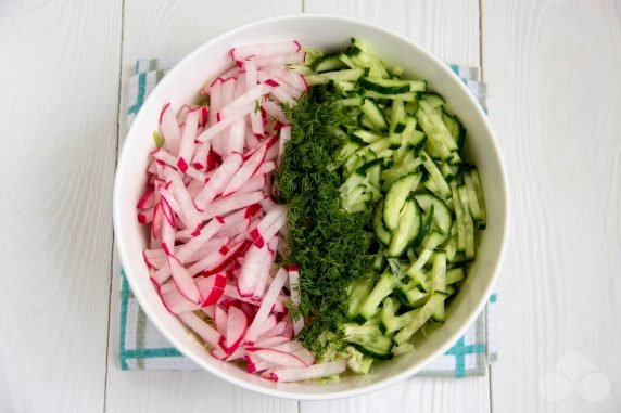 Свежий овощной салат с греческим йогуртом – фото приготовления рецепта, шаг 2