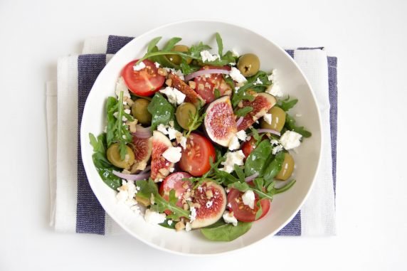 Салат с инжиром и оливками – фото приготовления рецепта, шаг 4
