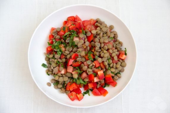 Чечевичный салат с помидорами – фото приготовления рецепта, шаг 2